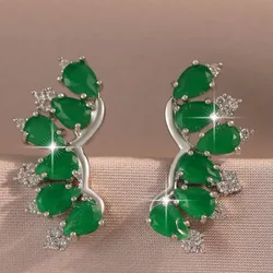 Par de elegantes aretes de botón con hoja de esmeralda en forma de lágrima de circonita cúbica, joyería de mujer chapada en plata para uso diario,
