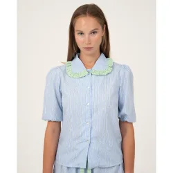 Camisa de manga corta de color y cuello con volantes