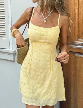 Vestido de tirantes texturizado de color crema amarillo casual para mujer, vestido de verano, conjunto de verano para mujer, vestido de playa, atuendo - Shein - FashionsVida