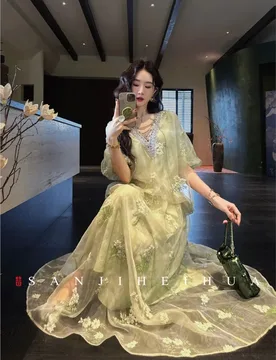 A new Chinese-style beaded embroidered gold dress with huge and beautiful heavy mesh fabric - Aliexpress - FashionsVida