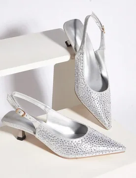 Sandalias de tacón de gatito con punta puntiaguda y adorno de rhinestones para mujer, de material brillante, elegantes y de moda para fiestas y uso f - Shein - FashionsVida