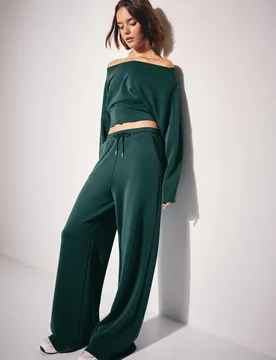 Palazzo-Jogginghose mit weichem Griff Khaki L - Stradivarius - FashionsVida