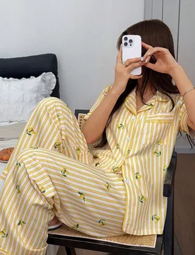 Conjunto de pijama para mujer con estampado de limones a rayas, solapa, botones y manga corta con pantalones largos XL - Shein - FashionsVida