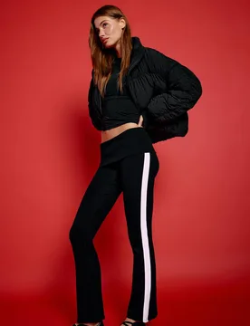 Wattierte Jacke mit Stehkragen und Raffungen Schwarz S - Stradivarius - FashionsVida