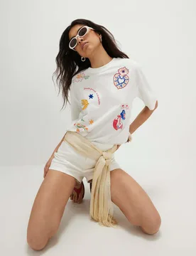 Embellished T-Shirt White Mix female - River Island - FashionsVida