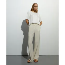 Blusa de mujer cuello redondo manga corta
