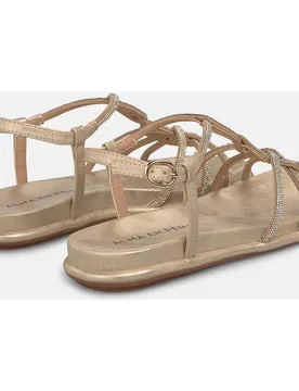 Sandalias planas de mujer efecto metalizado con múltiples tiras y cierre de hebilla - Alma en Pena - FashionsVida