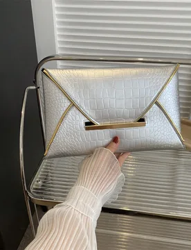 Bolso de embrague tipo sobre de unicolor de PU de moda casual, con patrones de cocodrilo, piedra, simple Unitalla - Shein - FashionsVida