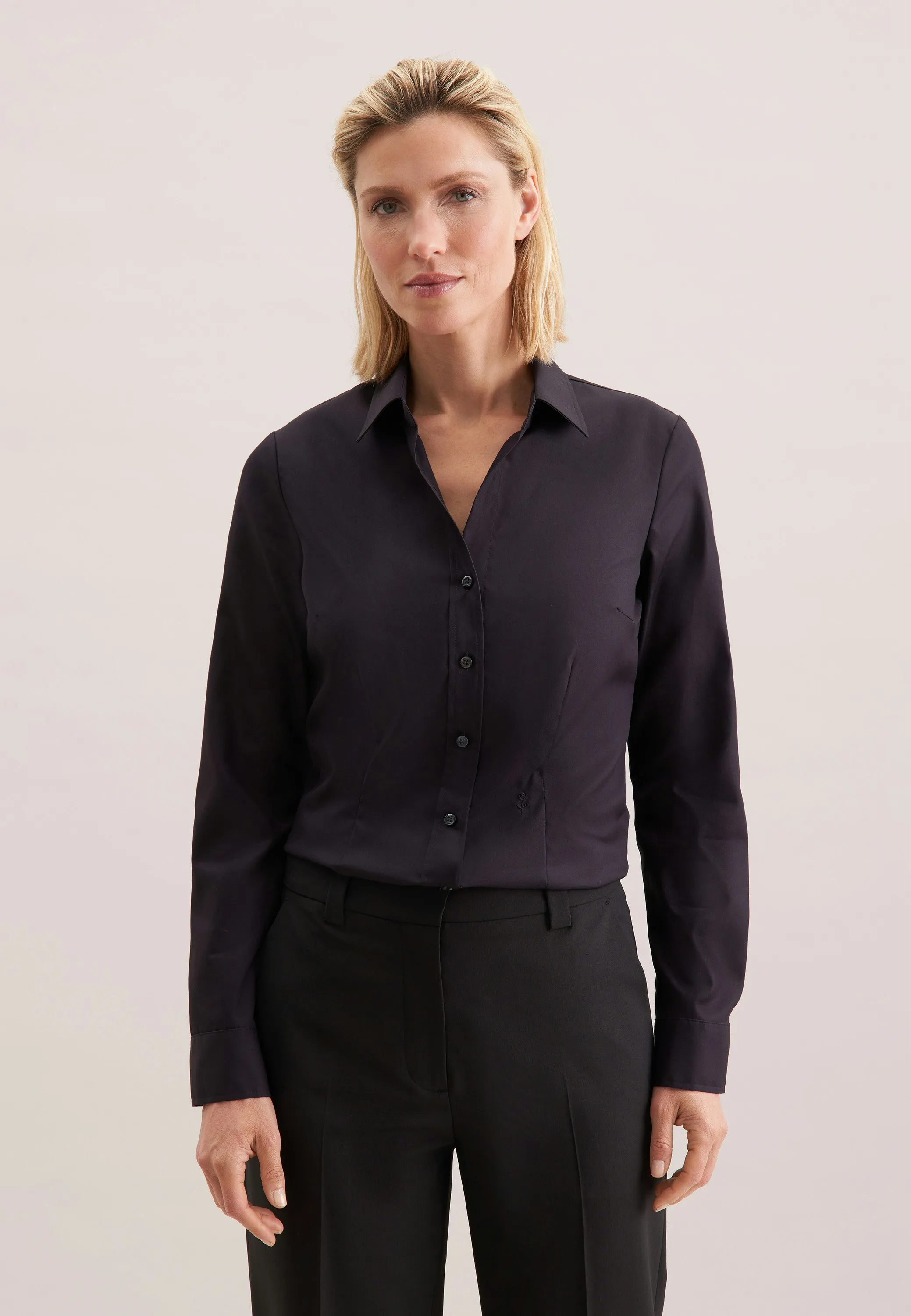 Hemdbluse mit Abnähern slim fit Schwarz 34 - Seidensticker - FashionsVida
