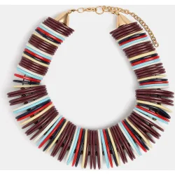 Collar corto con cuentas redondas decorativas