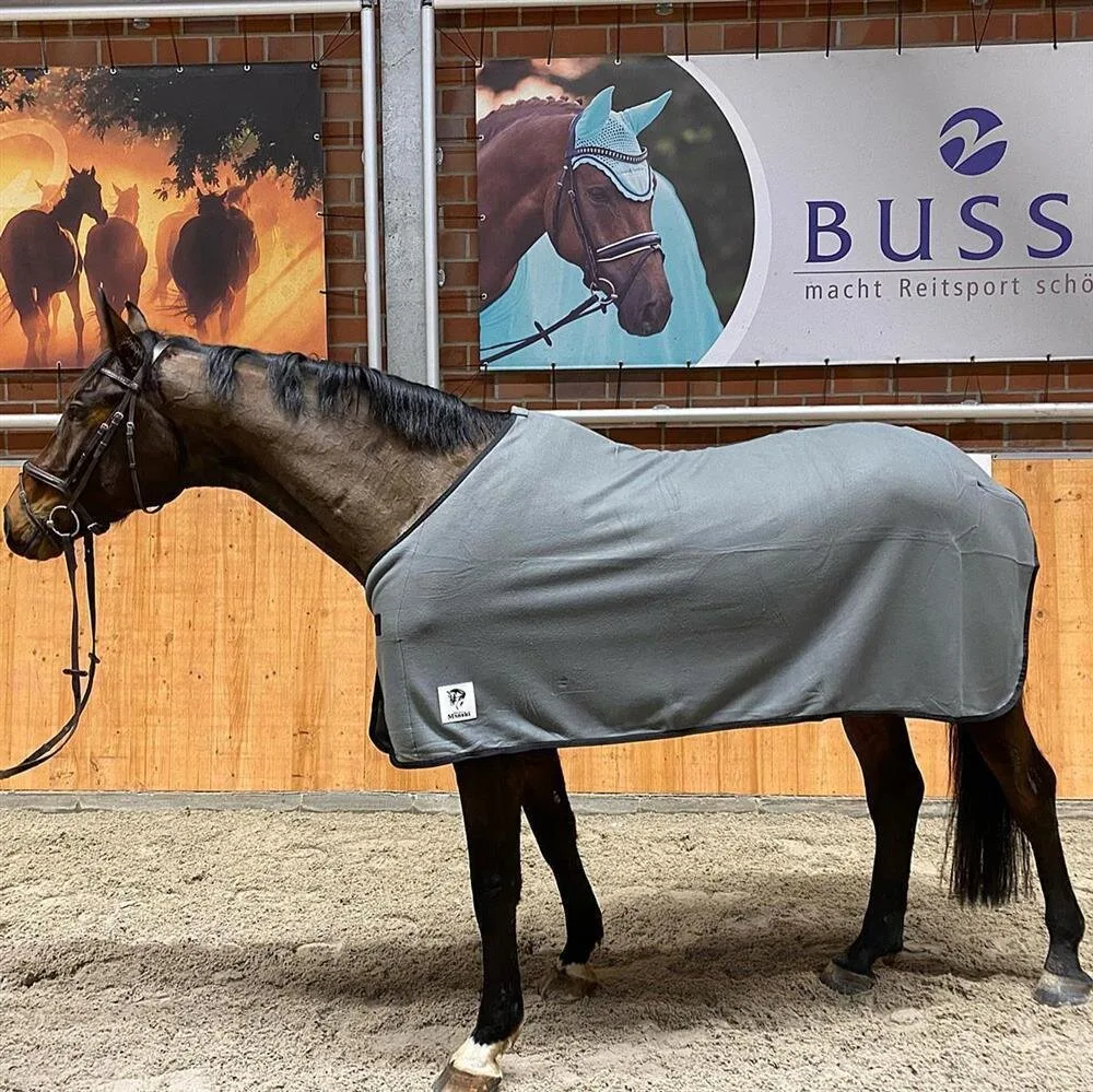 Manski Abschwitzdecke Fleece Baltic grau 115cm - Reitsport Manski - FashionsVida