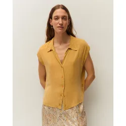 Camisa de mujer con cuello camisero y manga corta