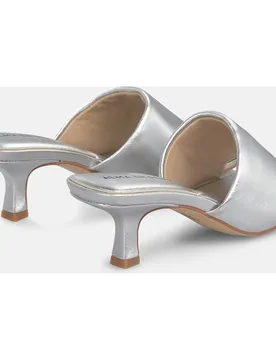 Sandalias de pala de mujer en piel efecto metalizado con tacón - Alma en Pena - FashionsVida