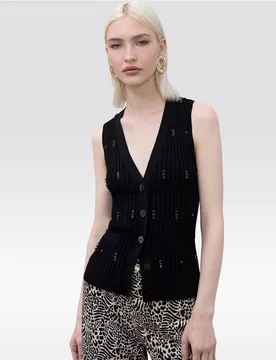 Top de punto de mujer abotonado con detalle joya - Lola Casademunt - FashionsVida