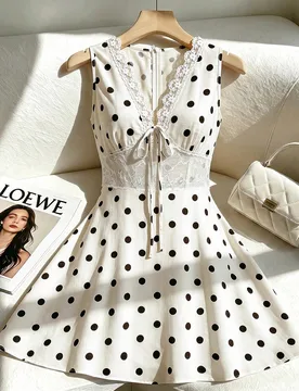 Vestido corto fluido para mujer de verano, versátil, con efecto adelgazante, para playa, fiesta y vacaciones, con lunares, encaje transparente, patch - Shein - FashionsVida