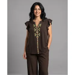Blusa con posicional puff print