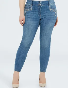 Vaqueros de mujer skinny con bordado macramé bordados decorativos de macramé en los bolsillos - Fiorella Rubino - FashionsVida