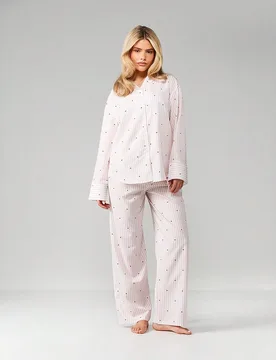 Conjunto de pijama a rayas con botones, con parte superior de manga larga con estampado de corazones pequeños y pantalones a juego para estar en casa - Shein - FashionsVida