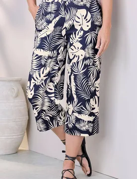 Women's Printed Cropped Trousers 20.5" (52cm) inside leg in Navy Size: 18 - Navy - Size: 18 - Cotton Traders - FashionsVida