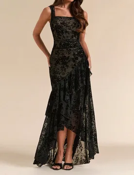 Vestido largo de mujer para primavera/verano con cuello cuadrado, tirantes, dobladillo asimétrico con volantes, estampado floral aterciopelado en neg - Shein - FashionsVida