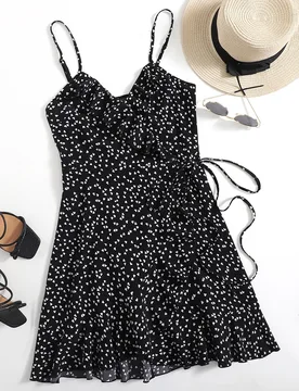 Vestido de tirantes cruzado con estampado de corazón con diseño fruncido M - Shein - FashionsVida
