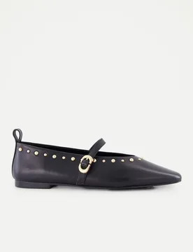 Zapato plano, mercedita tachas - Latouche - FashionsVida