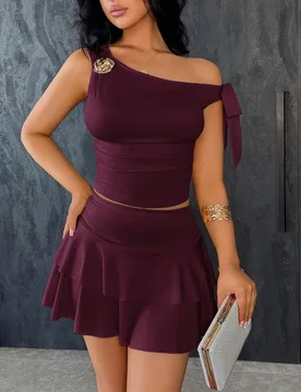 Conjunto de Camisola con Decoración de Flores Metálicas Bronce y Minifalda Plisada de Capas Elegante para Mujer en Verano S - Shein - FashionsVida