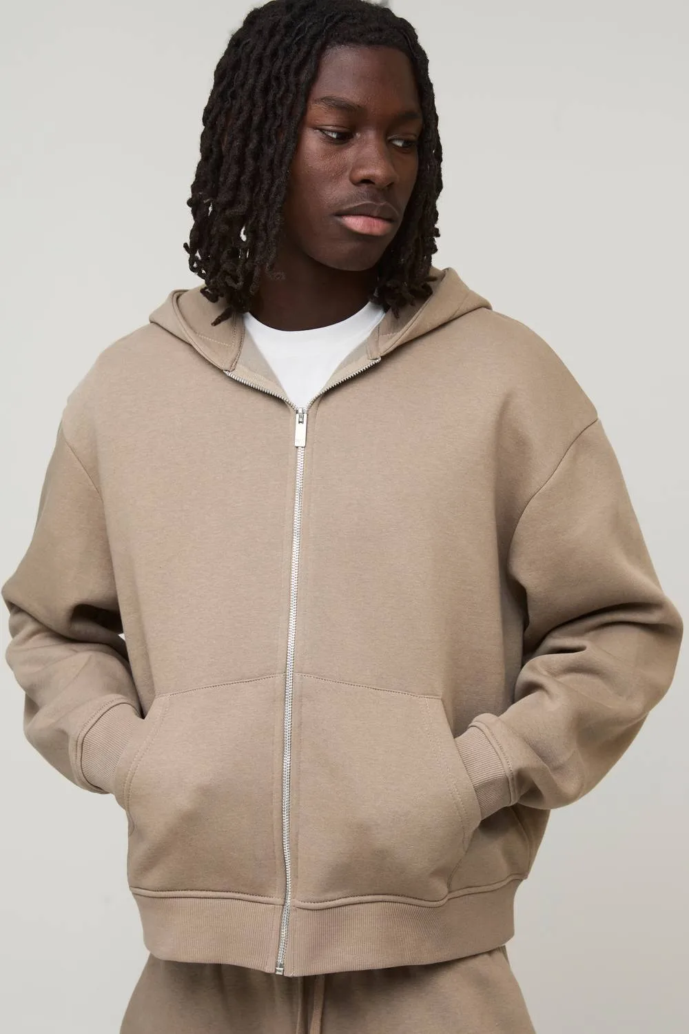 Herren Basic Oversized Boxy Kapuzenpullover mit Reißverschluss Taupe Größe Large - boohooMAN - FashionsVida
