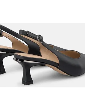 Zapatos de salón de mujer destalonados de piel en napacon tira trasera con hebilla - Alma en Pena - FashionsVida