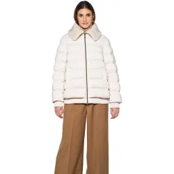 Parka de señora impermeable y de estilo contemporáneo