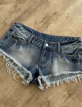 Shorts mini de mezclilla vintage con remaches y cintura ultra baja 27 - Shein - FashionsVida