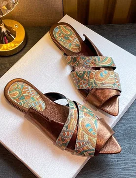 Sandalias planas retro para mujer, de punta puntiaguda, con bloques de color, para uso casual al aire vacaciones, para looks de primavera y verano - Shein - FashionsVida