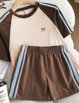 Conjunto de 2 piezas para niñas preadolescentes, camiseta de manga corta con cuello redondo y shorts mini en color marrón chocolate con bloques de c - Shein - FashionsVida