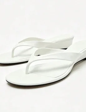 Chanclas de cuña con tira entre los dedos blancas para mujer, chanclas, sandalias de verano nuevas para exteriores, pantuflas de playa para vacacione - Shein - FashionsVida