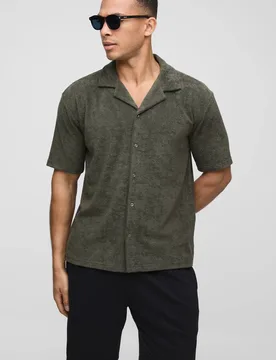 Herren Oversized Revere Frottee-Hemd Khaki Größe Small - boohooMAN - FashionsVida