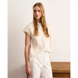 Blusa de mujer de manga corta con cuello caja bordado