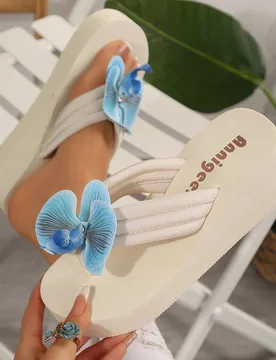 Sandalias de cuña con suela gruesa, versátiles y casuales para mujer, sandalias tipo chanclas con decoración de flores falsas para el verano y la p - Shein - FashionsVida
