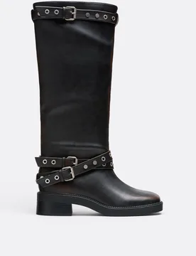 Flache Stiefel mit Schnallen BRAUN 40 - Stradivarius - FashionsVida
