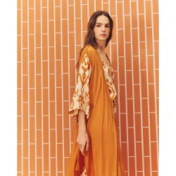Kimono liso con detalle en mangas
