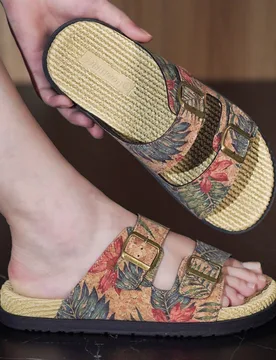 Par de sandalias tipo slide de verano para hombre, diseño de doble hebilla de metal, parte superior ajustable, estampado tropical CN46 - Shein - FashionsVida