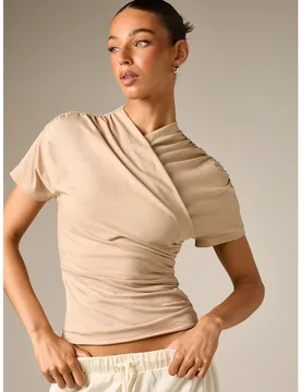Top corto ajustado con cuello alto asimétrico, manga corta, detalle cruzado drapeado y cintura fruncida para el verano XS - Shein - FashionsVida