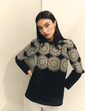 Blusa de mujer con bordado con calados - Hannibal Laguna Collection - FashionsVida