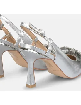 Zapatos de salón de mujer destalonados con puntera afilada con lazo de pedrería metalizada - Alma en Pena - FashionsVida