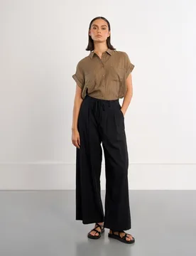 Camisa de mujer de manga corta bajo asimétrico - Lili Sidonio - FashionsVida