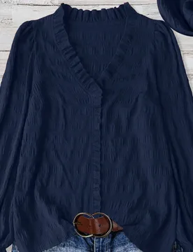 Blusa holgada de manga larga con cuello en V y volantes en el bajo, de unicolor y textura, de tela suave y cómoda, adecuada para uso diario, tallas g - Shein - FashionsVida