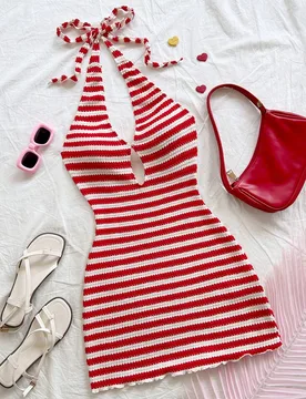 Nuevo vestido mini a rayas, estilo vacacional, sin espalda, color rojo M - Shein - FashionsVida