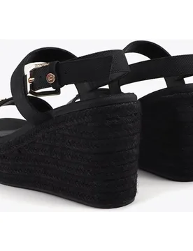 Sandalias de cuña en tejido efecto rafia con detalles metálicos - Lola Casademunt - FashionsVida