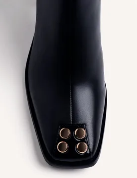 Botines básicos de mujer de piel con detalle de tachas - Gioseppo - FashionsVida