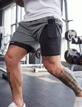 Pantalones cortos de gimnasio 2 en 1 para hombres, pantalones cortos deportivos para hombres, pantalones cortos estampados transpirables y de secado r - Shein - FashionsVida