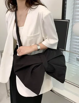 Pieza Bolso bandolera asimétrico con lazo negro para mujer, el regalo perfecto para el Día de San Valentín, bolso con lazo para mujer, la mejor opc - Shein - FashionsVida